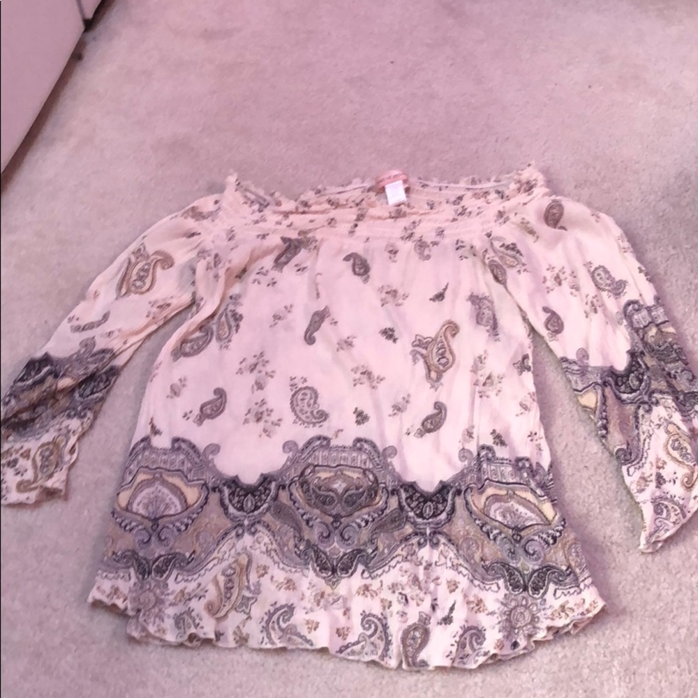 Off the shoulder long sleeve blouse